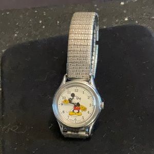 Small Mickey Mouse watch with stretch band
